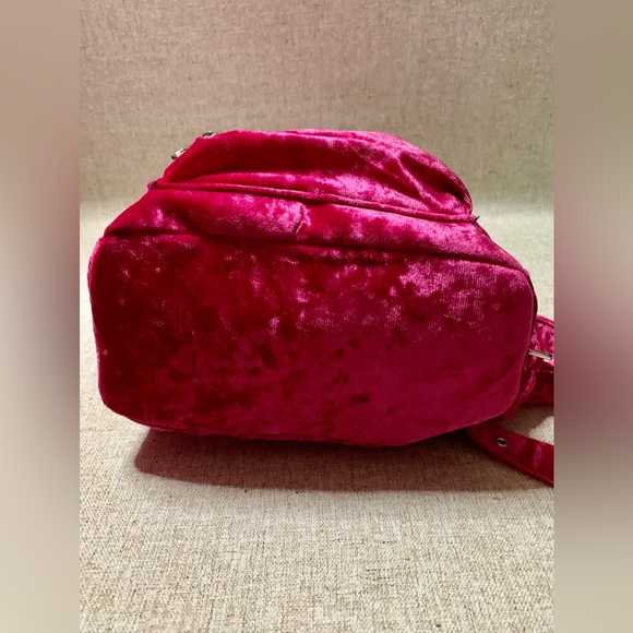 🎀Fuchsia backpack,velvet fabric. It is used, its condition is excellent.🎀#FORP - Picture 5 of 17